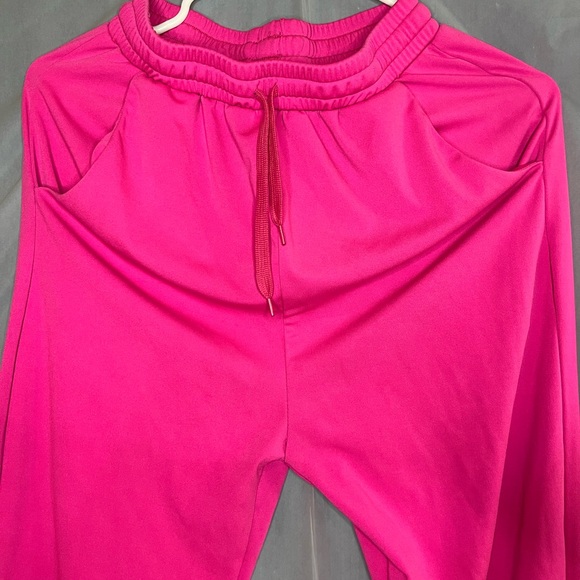 Pretty in Pink: Women’s Stretchy 2-Piece Crop Top and Pants Set (Size Medium) - Picture 8 of 9